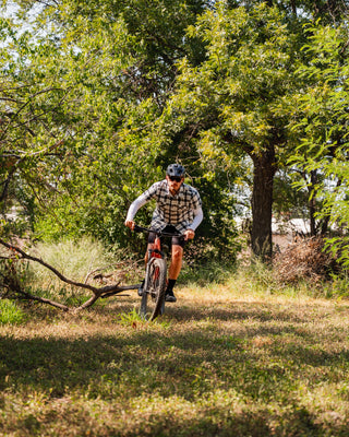 WHITE PEAK WITH POCKETS SLEEVE SPORT AND DAILY USE
