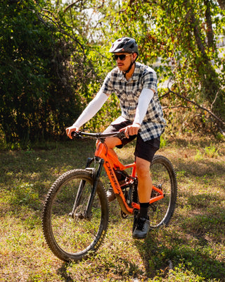 WHITE PEAK WITH POCKETS SLEEVE SPORT AND DAILY USE